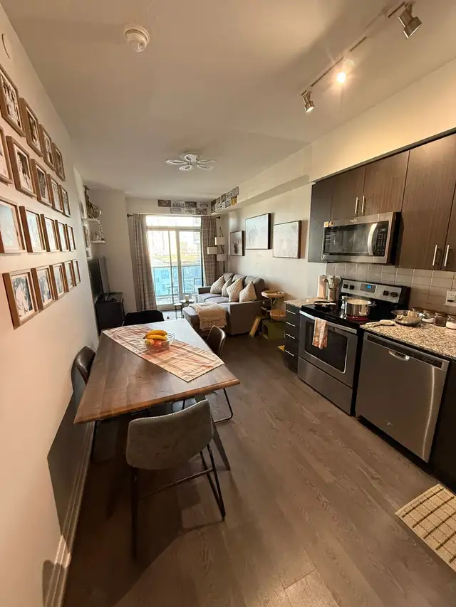 Luxury 1  1 Bedroom Condo for rent! - Photo 11