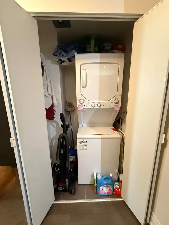 Luxury 1  1 Bedroom Condo for rent! - Photo 12