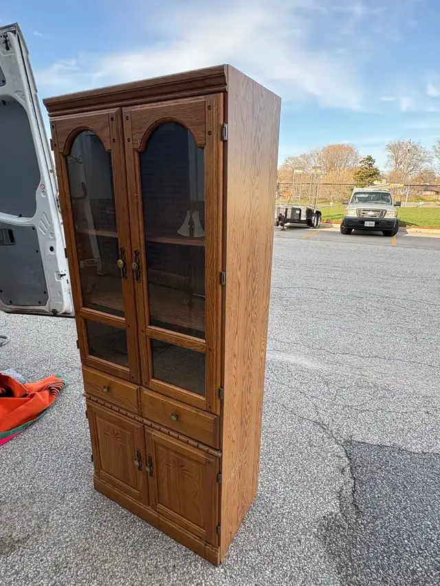 Free delivery used Oak Display Cabinet with Glass Doors - Photo 3