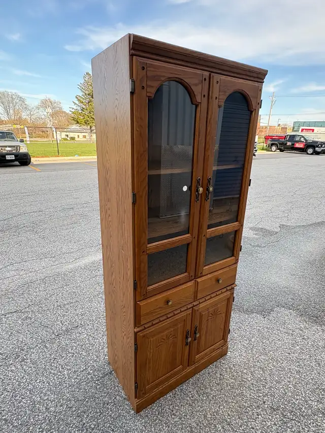 Free delivery used Oak Display Cabinet with Glass Doors - Photo 5
