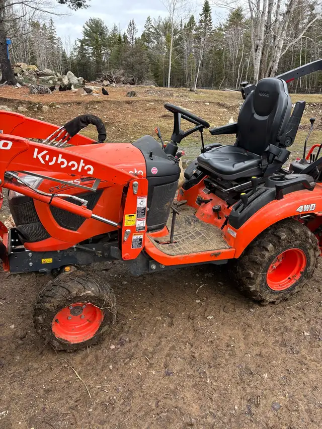 Kubota Tractor - Photo 4
