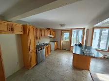 5 1/2 a louer 102 bowen N.