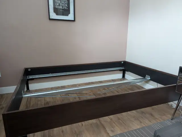 Bedframe (double) - Photo 2