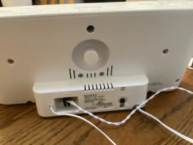Sony FM/AM Clock Radio with Remote - Photo 6