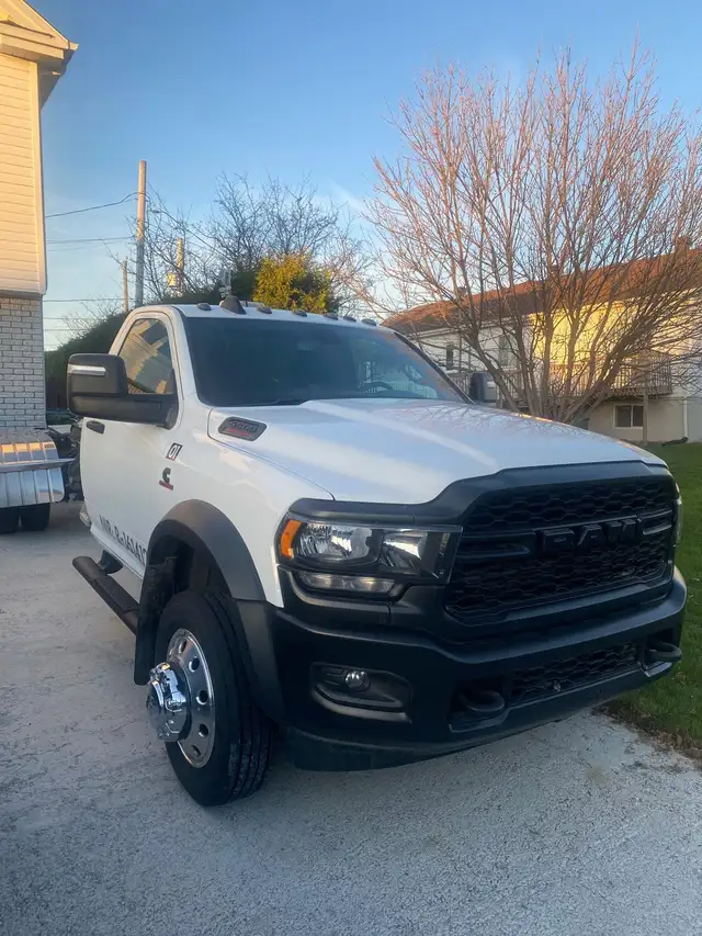 RAM 5500 2024 – Cummins 6.7 Diesel – 9 600 km – 75 000 $