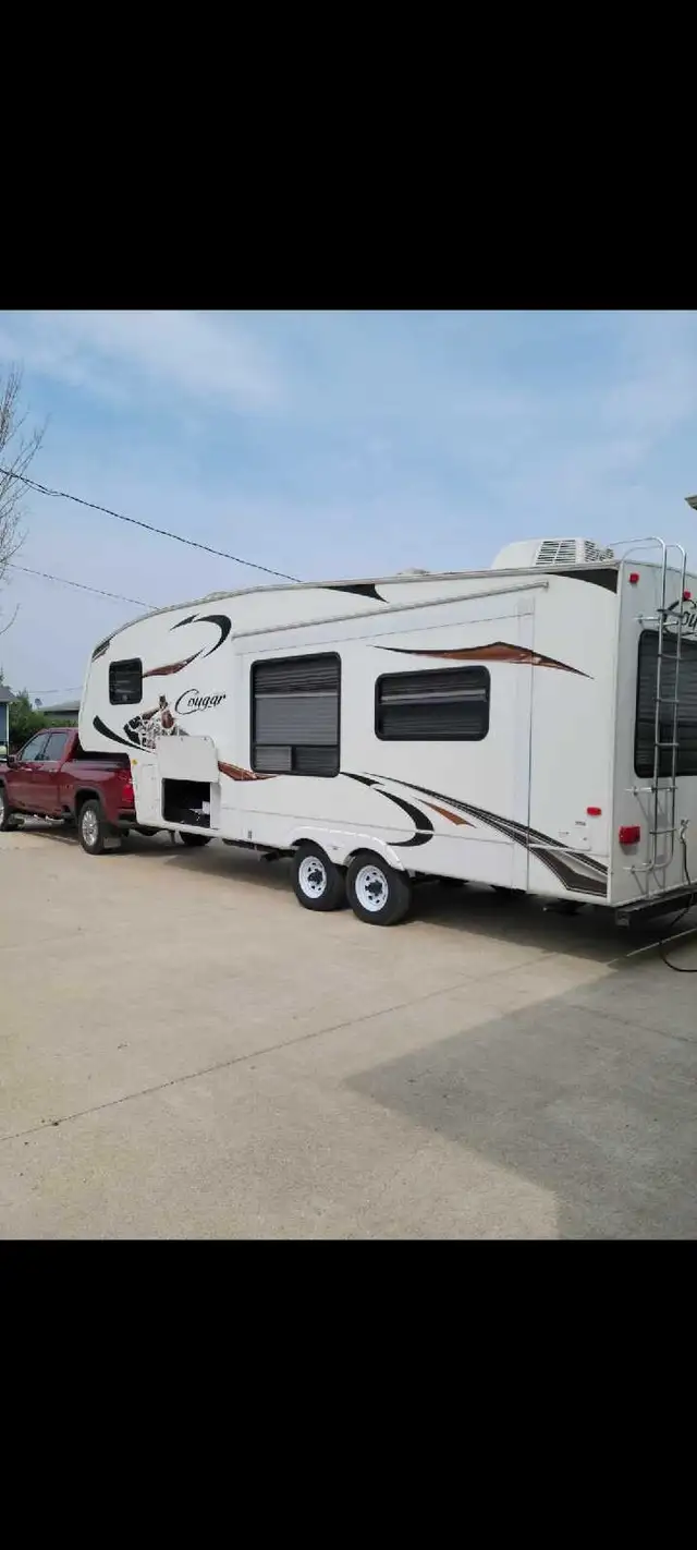 2010 Keystone Cougar 5th wheel Trailer
