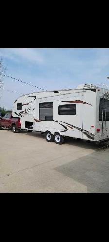 2010 Keystone Cougar 5th wheel Trailer