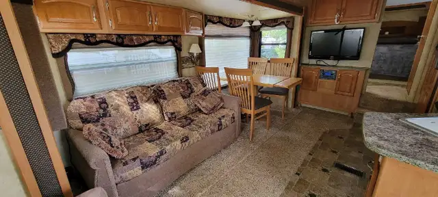 2010 Keystone Cougar 5th wheel Trailer - Photo 3