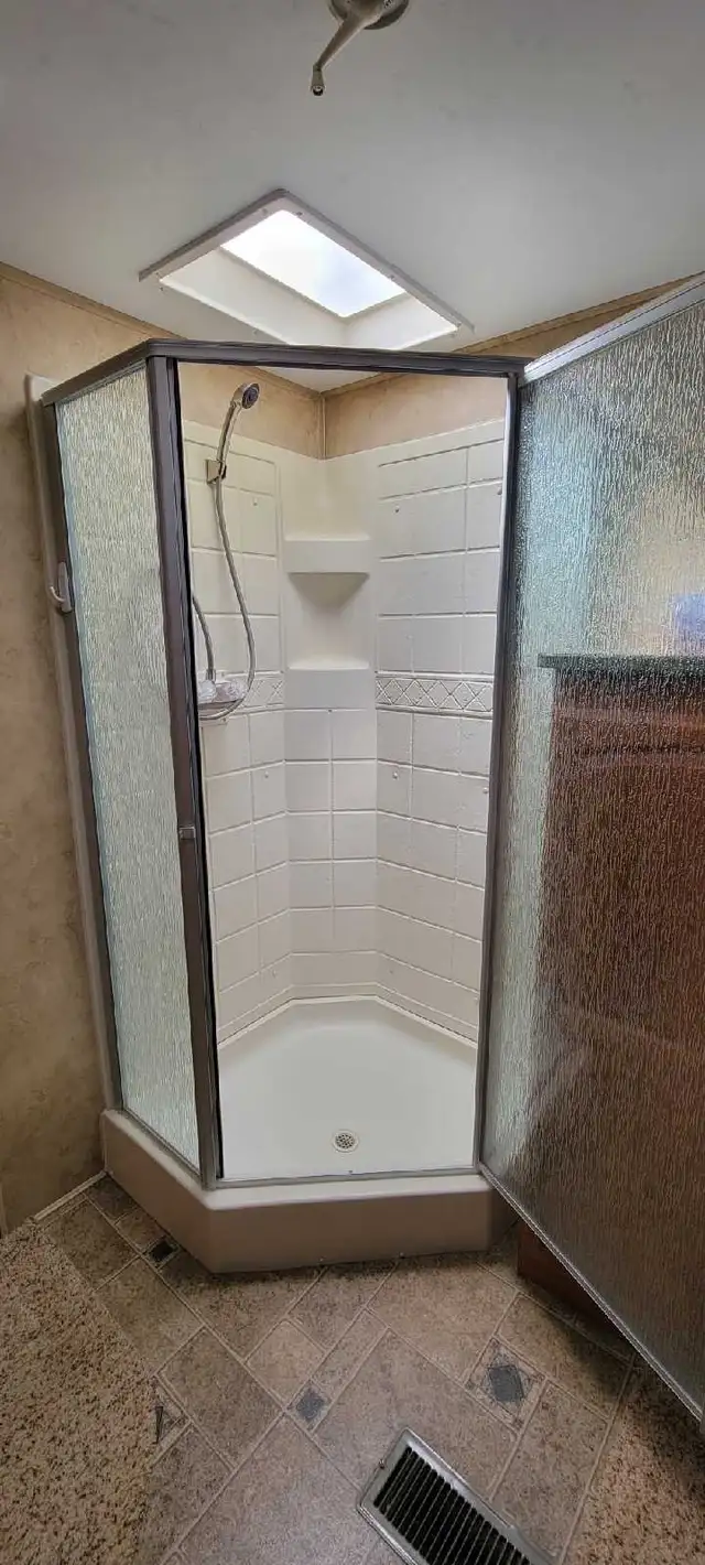 2010 Keystone Cougar 5th wheel Trailer - Photo 6