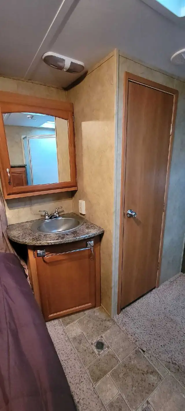 2010 Keystone Cougar 5th wheel Trailer - Photo 7