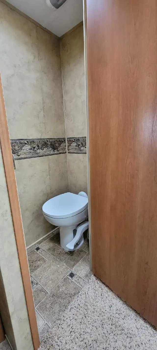 2010 Keystone Cougar 5th wheel Trailer - Photo 8