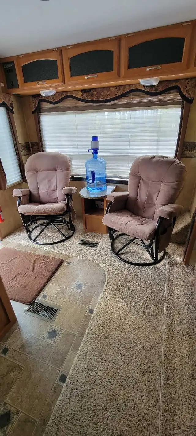 2010 Keystone Cougar 5th wheel Trailer - Photo 9