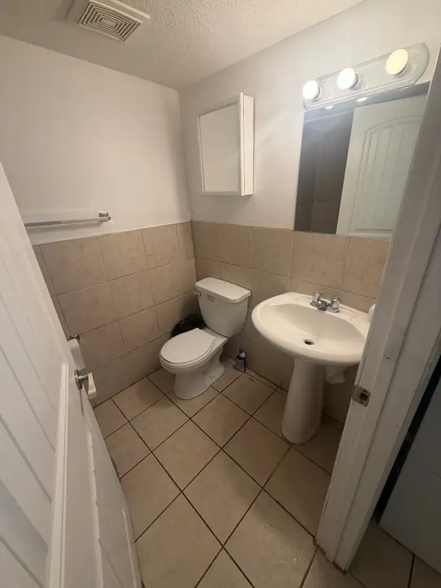 Room for rent - Photo 6