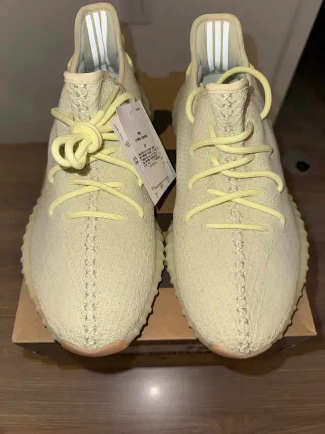 Adidas Yeezys - Photo 2