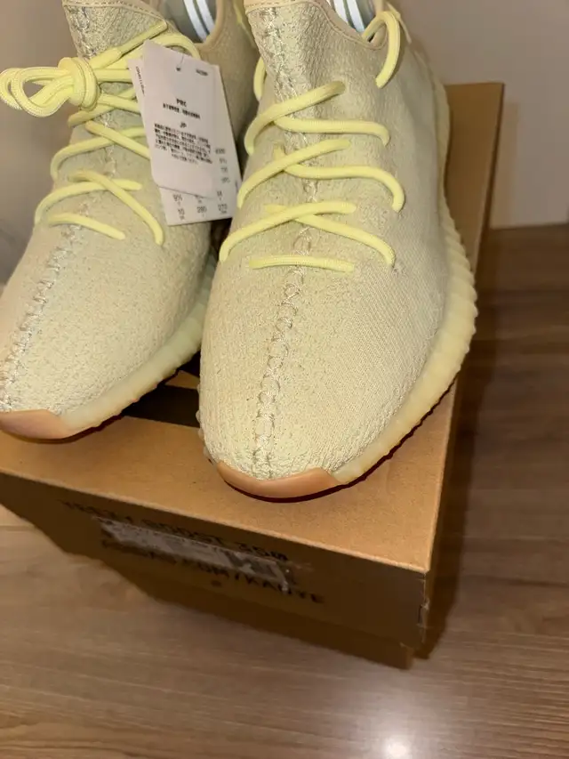 Adidas Yeezys - Photo 5