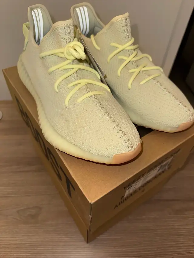 Adidas Yeezys - Photo 6