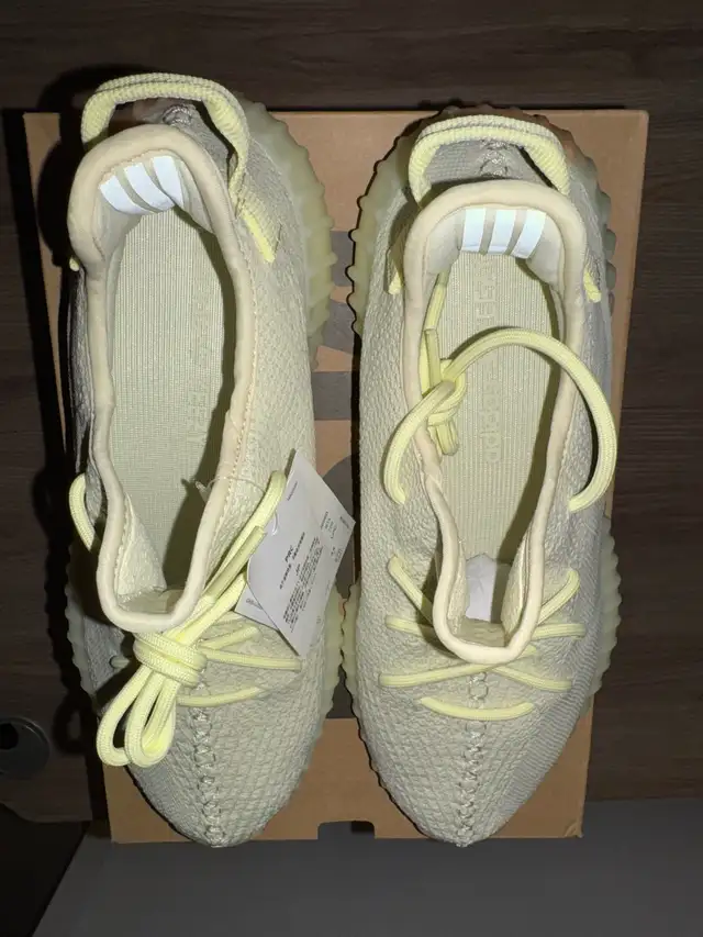 Adidas Yeezys - Photo 9