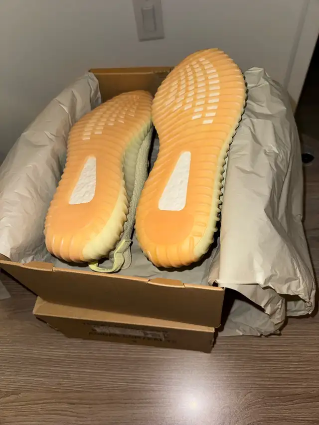 Adidas Yeezys - Photo 10