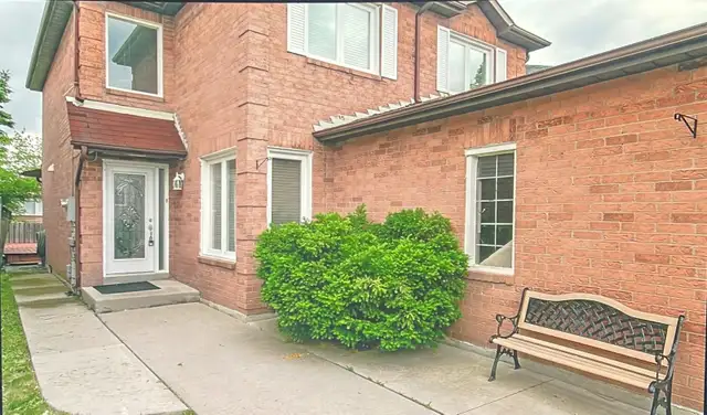 4 BEDROOMS 2.5 WASHROOMS HOUSE FOR RENT - Photo 3