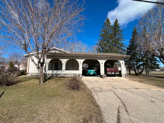 2 Bedroom, 1 bathroom house for sale in Selkirk, Mb - Photo 2