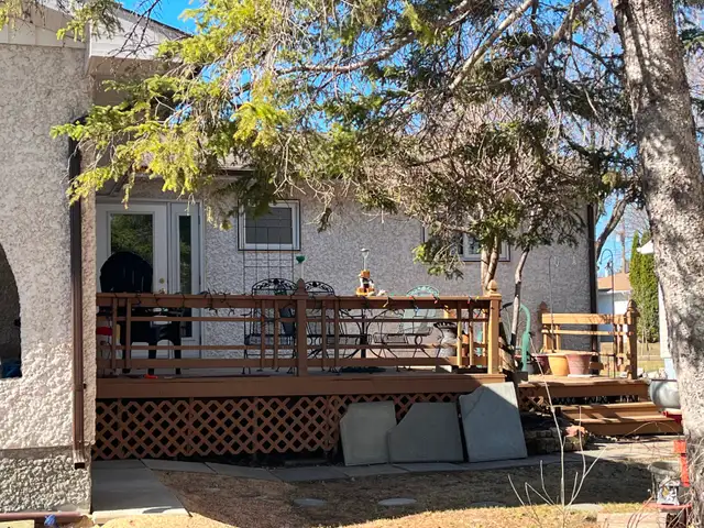 2 Bedroom, 1 bathroom house for sale in Selkirk, Mb - Photo 3