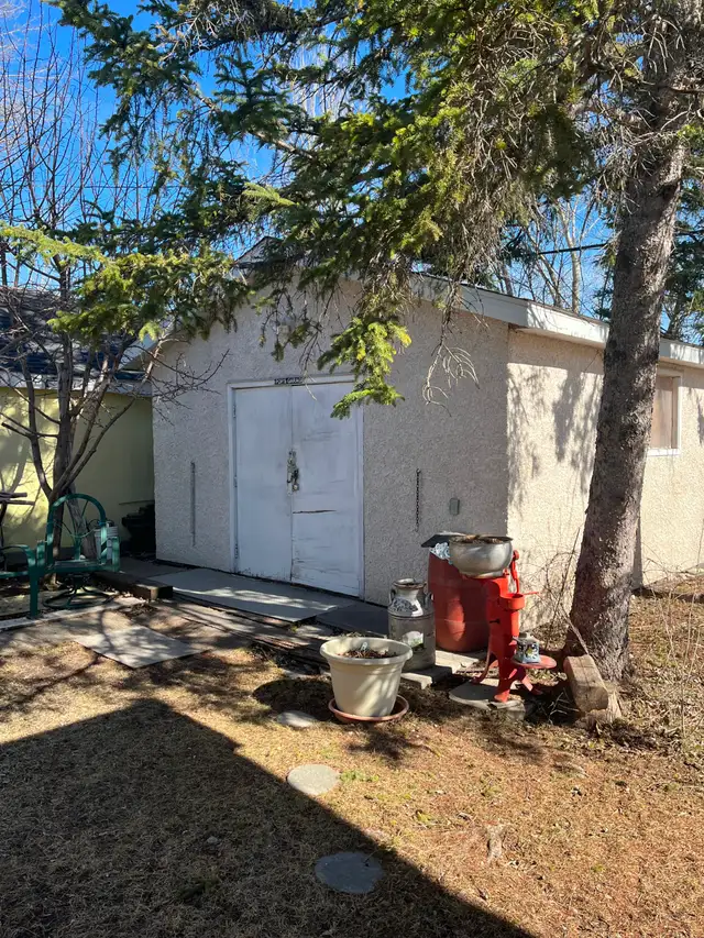 2 Bedroom, 1 bathroom house for sale in Selkirk, Mb - Photo 4