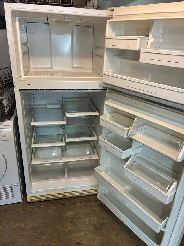 Fridges $600 tax in 1 year warranty  local delivery included - Photo 2