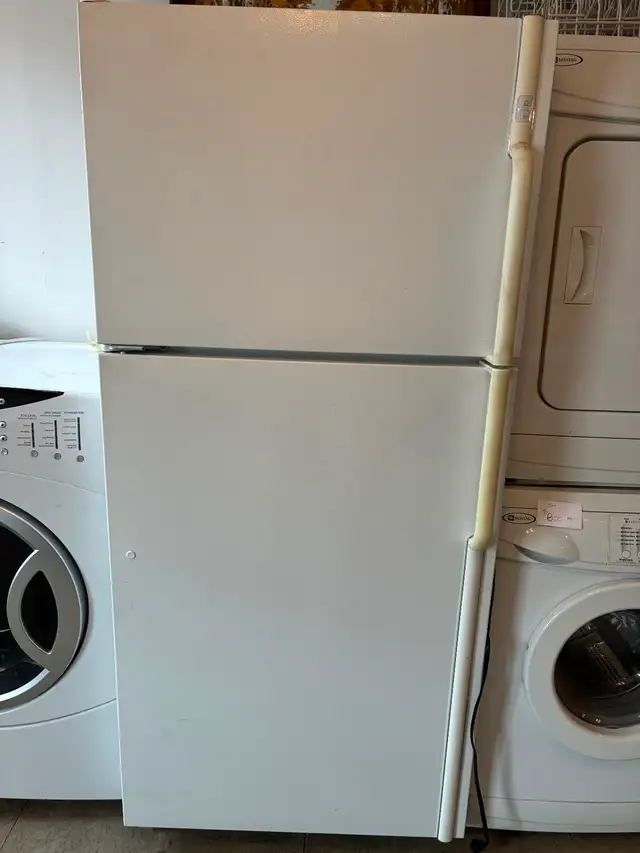 Fridges $600 tax in 1 year warranty  local delivery included - Photo 3