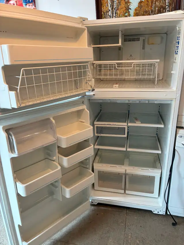 Fridges $600 tax in 1 year warranty  local delivery included - Photo 4