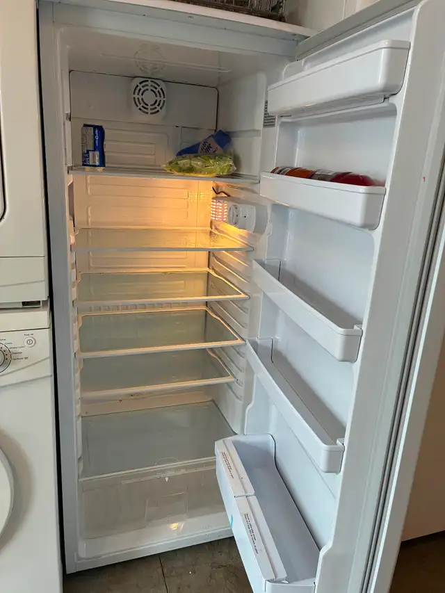 Fridges $600 tax in 1 year warranty  local delivery included - Photo 6