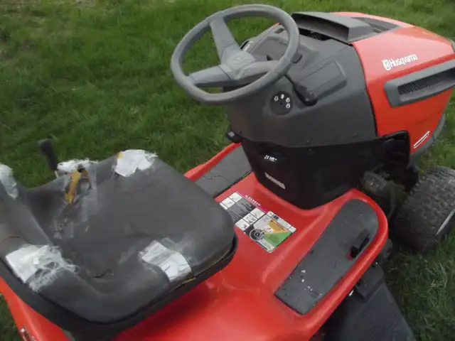 Husqvarna YTA 19K42 Riding Lawn Mower - Photo 7