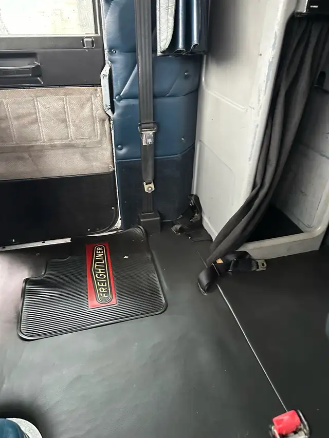 1996 Freightliner FLD 120 – Detroit Series 60 | 13 Speed | Fresh - Photo 10