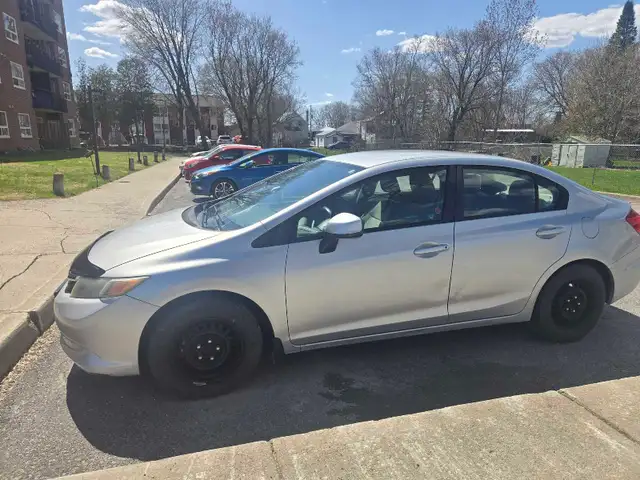 2012 Hoda Civic Lx 4dr. Manual 5 speed 206106km