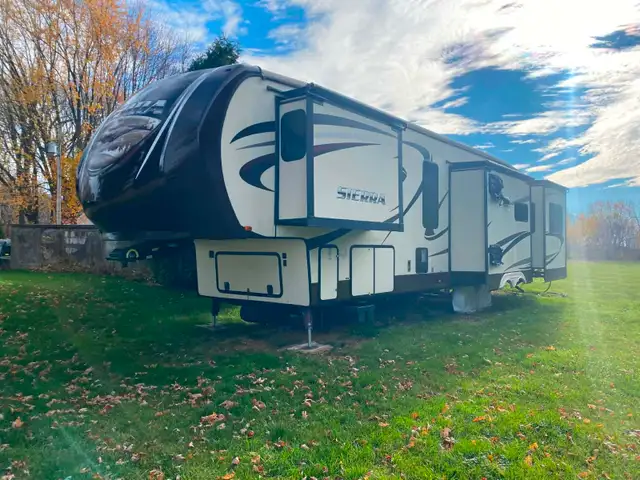 Roulotte (Fifth Wheel)