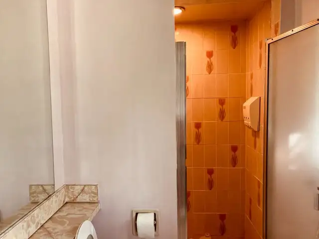 Edgemont NW furnished upstairs 2room 2 private bath Easy transit - Photo 4