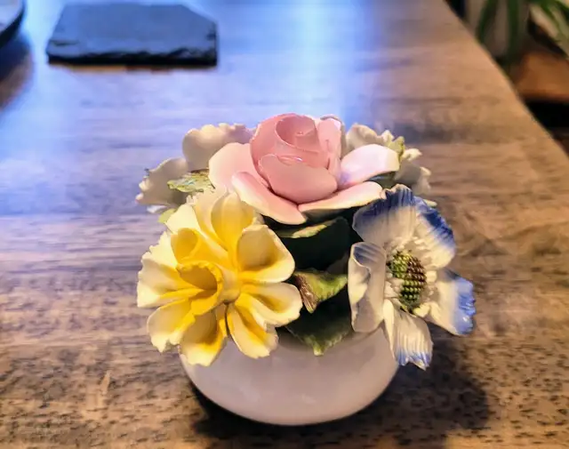 Royale Stratford Flower Bouquet - Photo 2