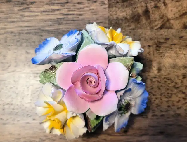 Royale Stratford Flower Bouquet - Photo 3