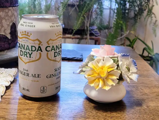 Royale Stratford Flower Bouquet - Photo 6