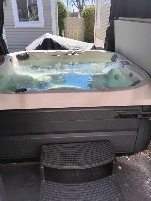 Jacuzzi 2025 $15,000