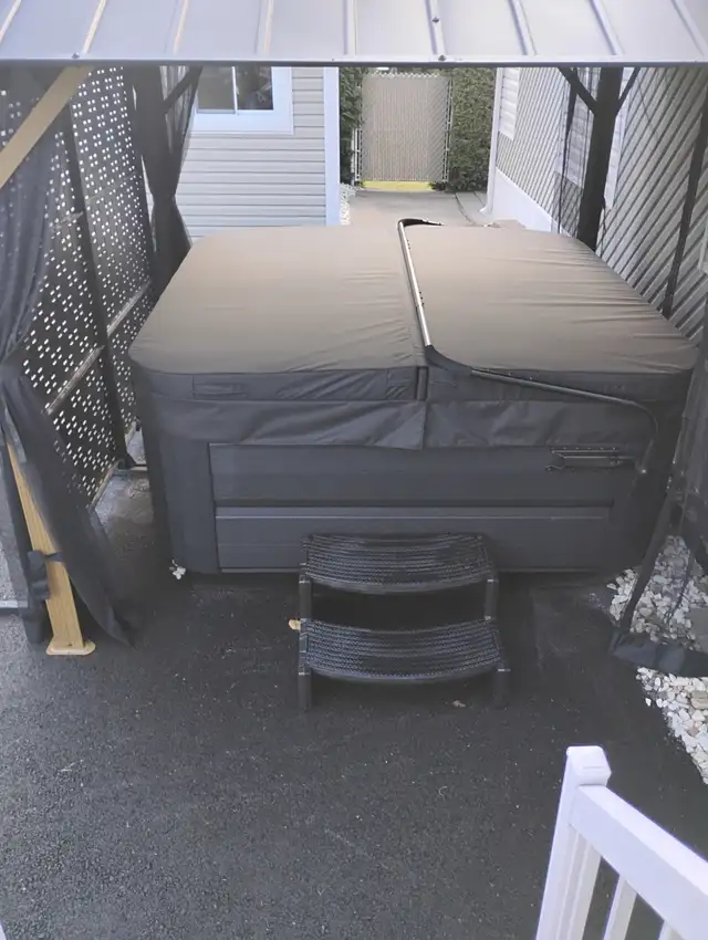 Jacuzzi 2025 $15,000 - Photo 2