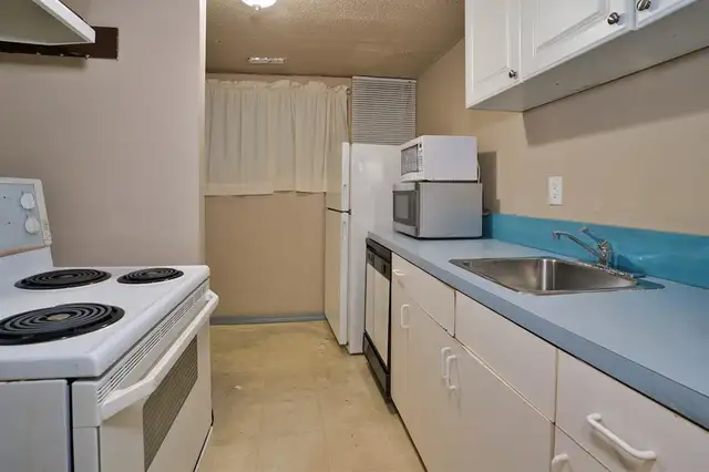 1 Bedroom Basement Suite $900   40% Utilities Call 403-605-3501 - Photo 5