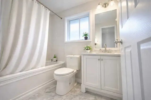 PRIVATE ROOM AVAILABLE-UPPER FLOOR-(St.clair&Brimley)-949 - Photo 4