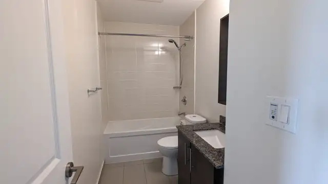 Spacious one bedroom condo for rent in Markham prime location - Photo 7