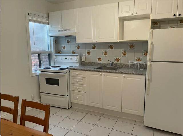 2 1 Bedroom Apartment Near Ossington Subway (Can Be 3 Bedrooms)