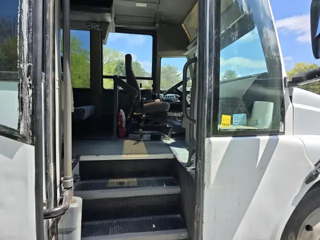 2002 ABC Freightliner Mini Coach for Sale - Photo 3