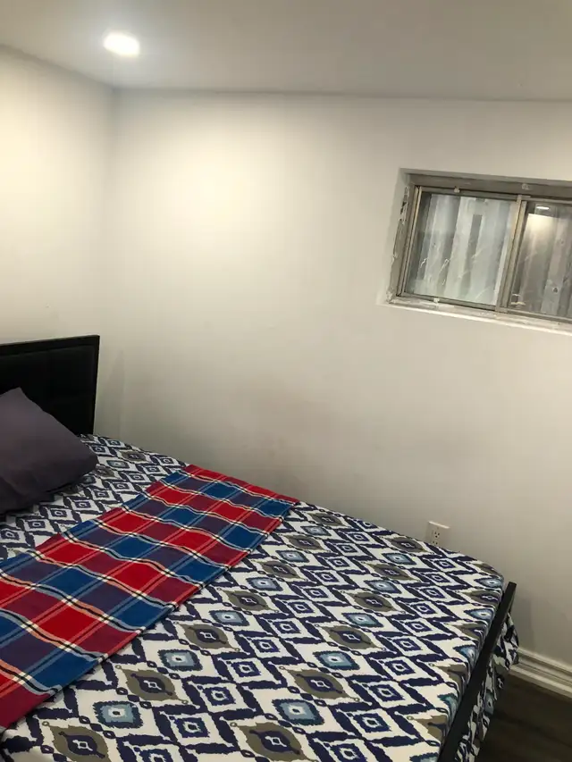 Beautiful Furnished Basement Room in Scarborough for Rent - Photo 2