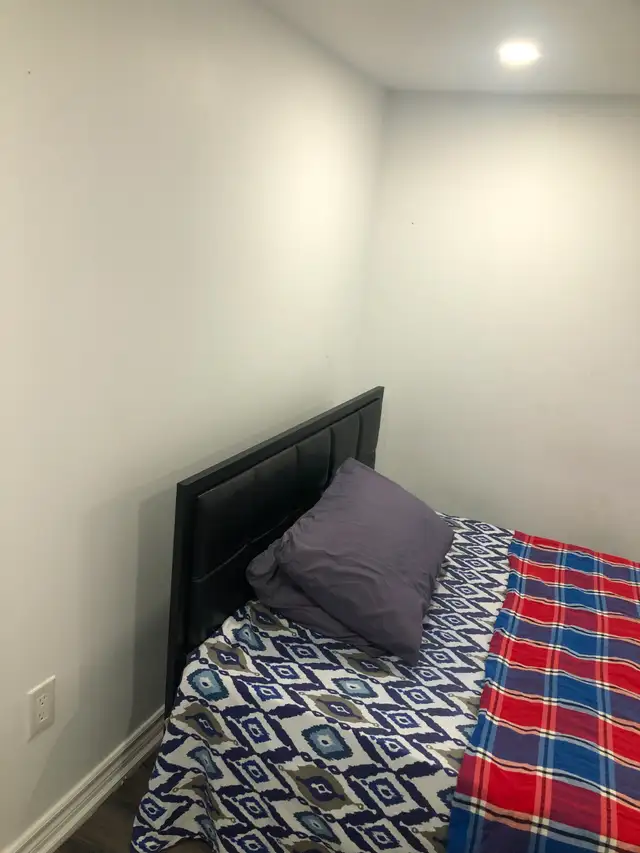 Beautiful Furnished Basement Room in Scarborough for Rent - Photo 6