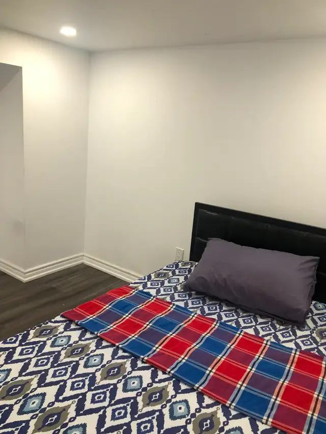 Beautiful Furnished Basement Room in Scarborough for Rent - Photo 8