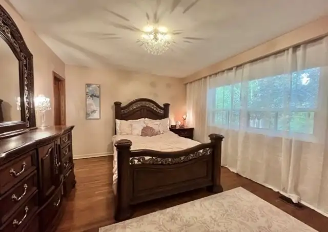 $1200-Master Bedroom with private bathroom in Steeles/Bathurst