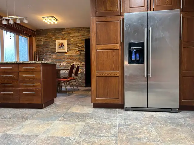 $1200-Master Bedroom with private bathroom in Steeles/Bathurst - Photo 5